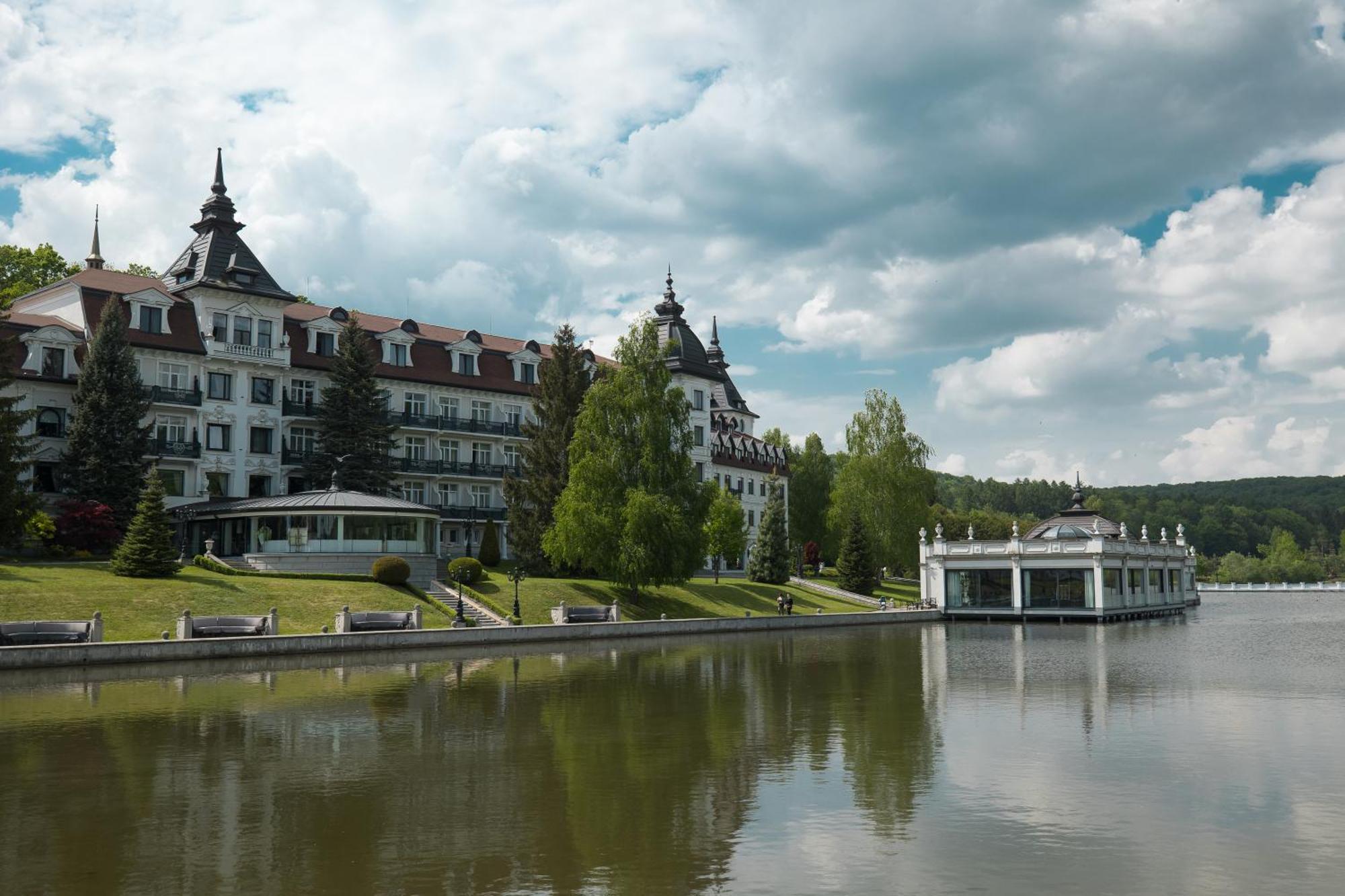 Edem Resort Medical & Spa Strelki  エクステリア 写真