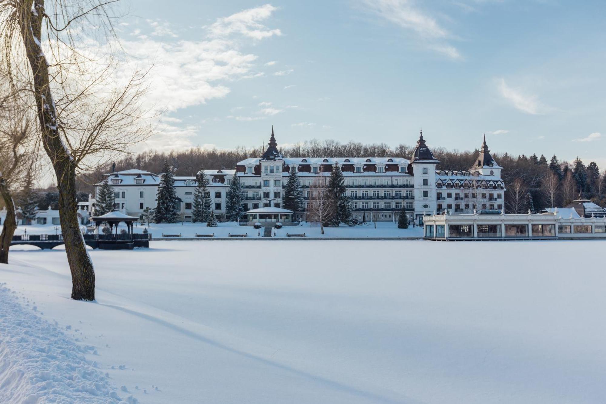 Edem Resort Medical & Spa Strelki  エクステリア 写真